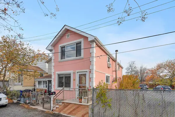 Dormans Ct, Far Rockaway, NY 11693