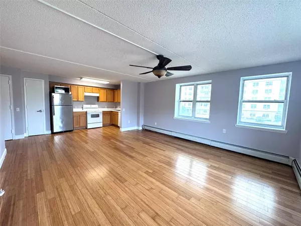 221 Beach 80th ST #2J, Rockaway Beach, NY 11693