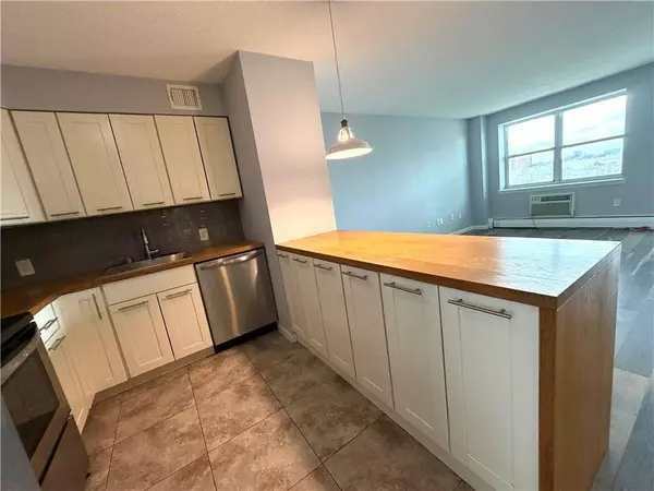 221 Beach 80th ST #6B, Rockaway Beach, NY 11693