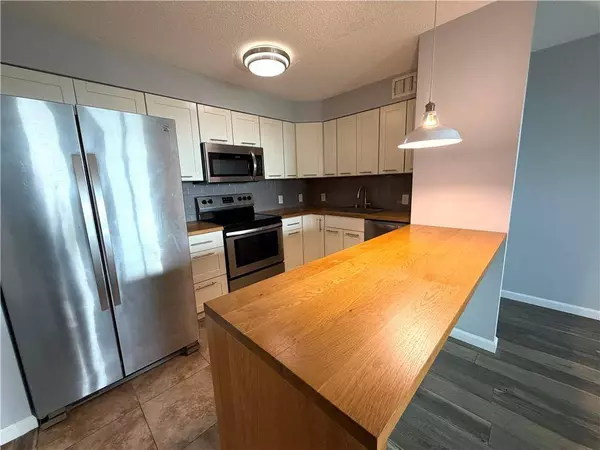 221 Beach 80th ST #6B, Rockaway Beach, NY 11693