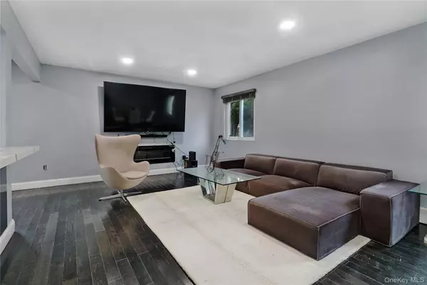 31-14 Healy AVE, Bayswater, NY 11691