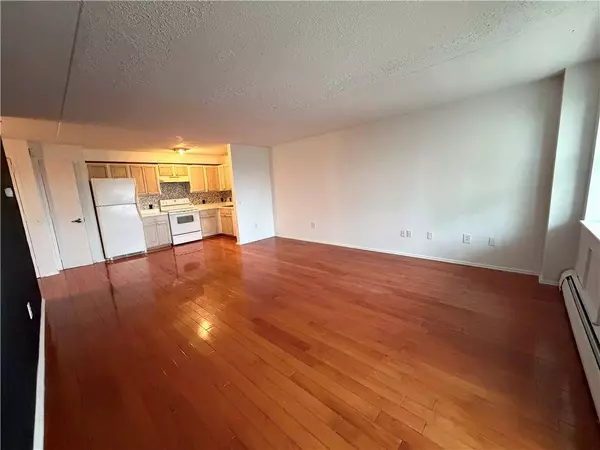 221 Beach 80th ST #4B, Rockaway Beach, NY 11693