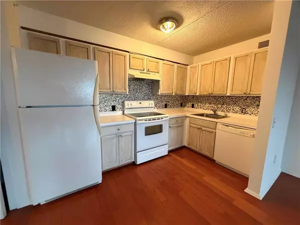 221 Beach 80th ST #4B, Rockaway Beach, NY 11693