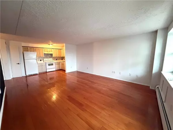 221 Beach 80th ST #4B, Rockaway Beach, NY 11693