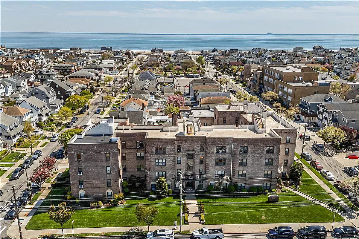 257 Beach 128th St #2B, Rockaway Park, NY 11694-1600