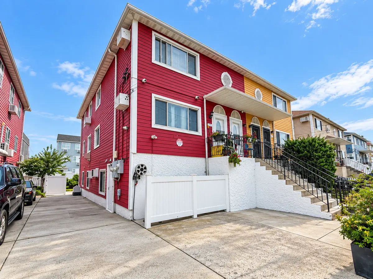 157 Beach 98th St #1, Rockaway Park, NY 11694-2850
