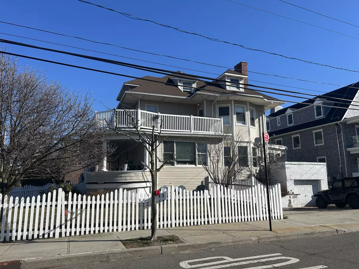Rockaway Park, NY 11694,133-15 Rockaway Beach Blvd #2A