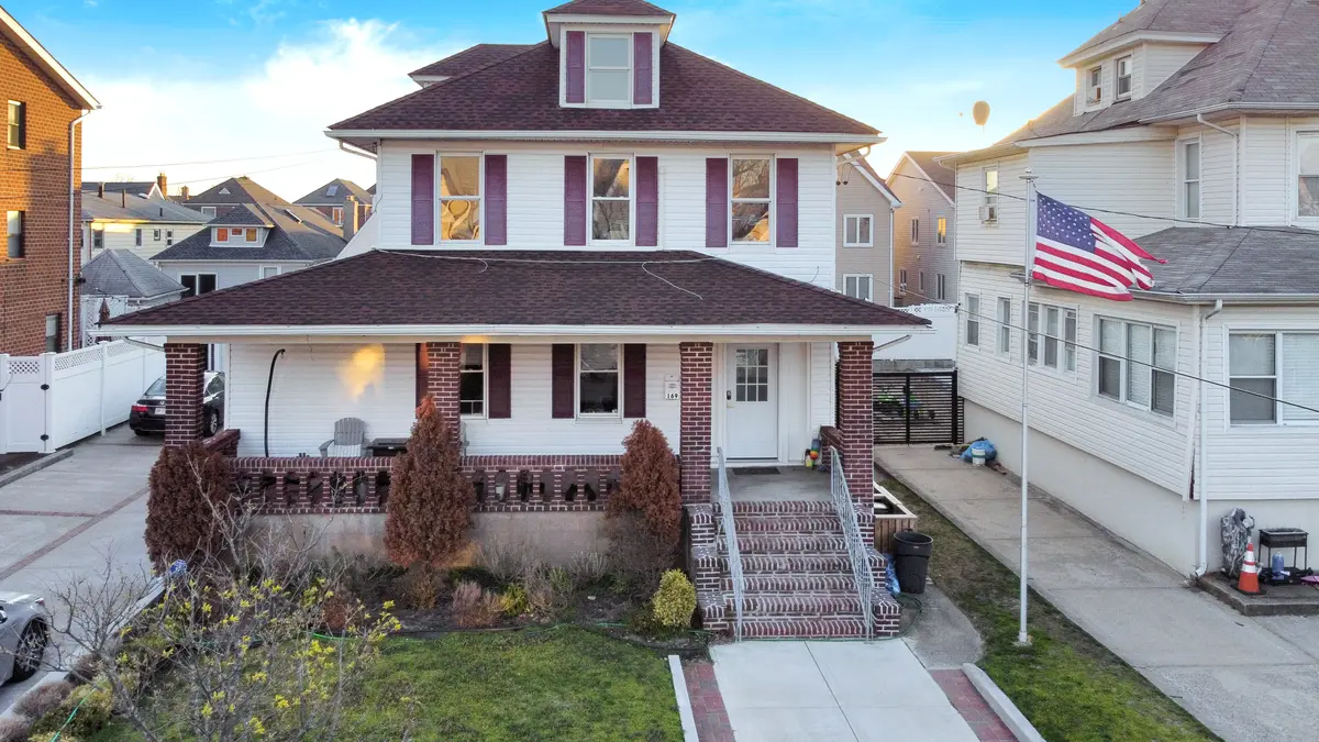 169 Beach 124th St, Rockaway Park, NY 11694-1839