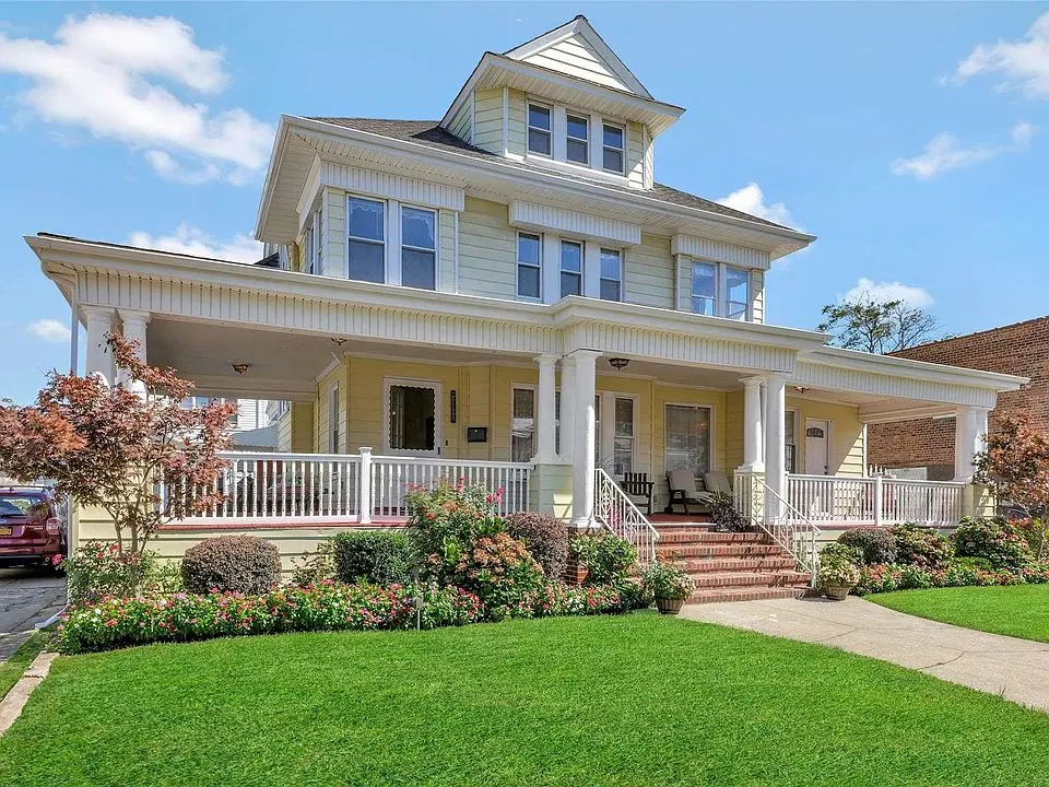 158 Beach 122nd St, Rockaway Park, NY 11694-1816