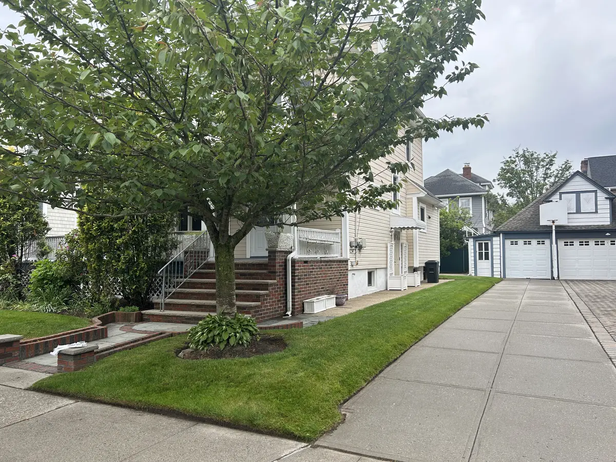 2-41 Beach 133rd St, Rockaway Park, NY 11694