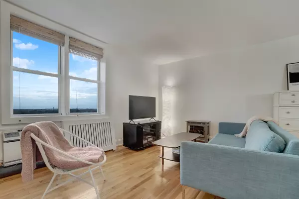 Rockaway Park, NY 11694-1901,130 Beach 121st St #5G
