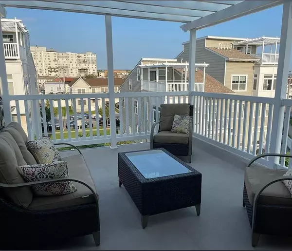 168 Sea Grass Ln, Arverne, NY 11692-2044