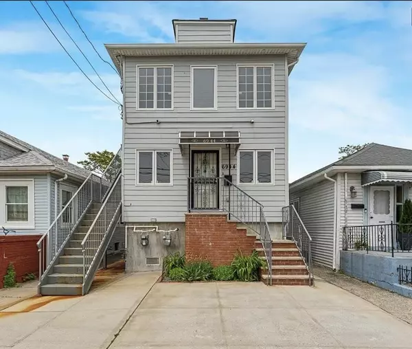 69-44 Thursby Ave, Arverne, NY 11692
