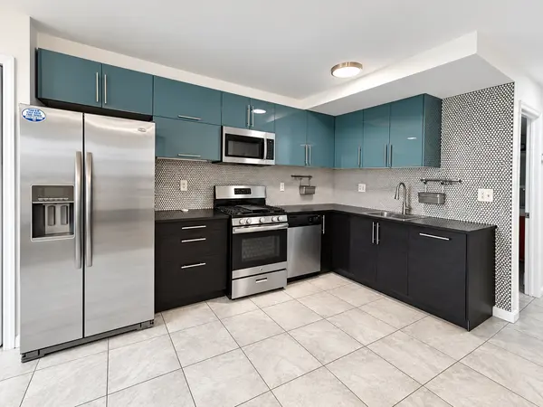 157 Beach 98th St #1, Rockaway Park, NY 11694-2850