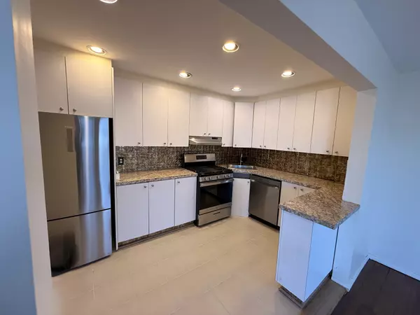 Rockaway Park, NY 11694,133-15 Rockaway Beach Blvd #2A