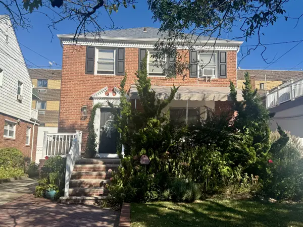 212 Beach 126th St, Rockaway Park, NY 11694-1721