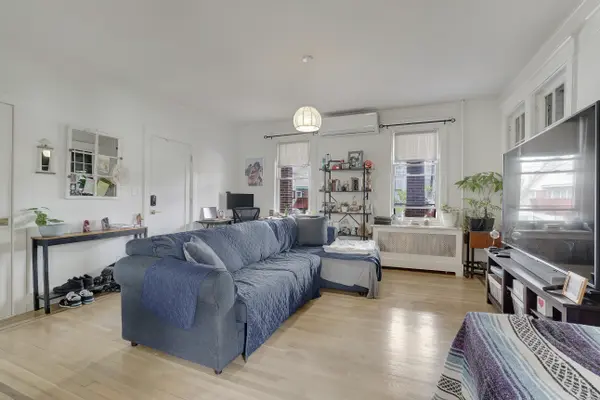 169 Beach 124th St, Rockaway Park, NY 11694-1839