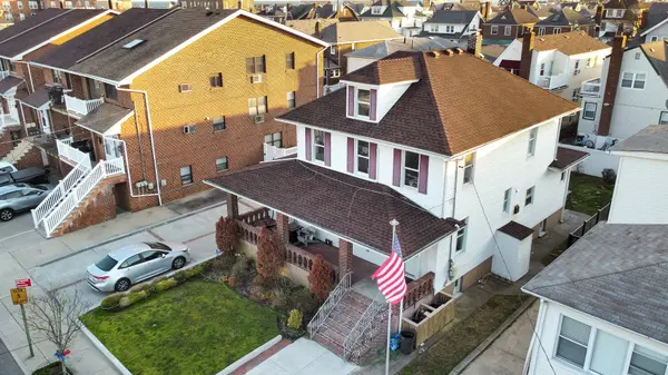 169 Beach 124th St, Rockaway Park, NY 11694-1839