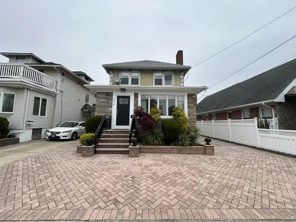 526 Beach 132nd St, Rockaway Park, NY 11694-1414
