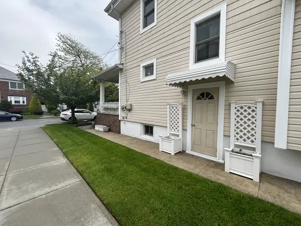 2-41 Beach 133rd St, Rockaway Park, NY 11694