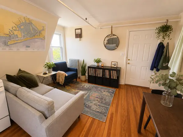249 Beach 119th St #3R, Rockaway Park, NY 11694-1978