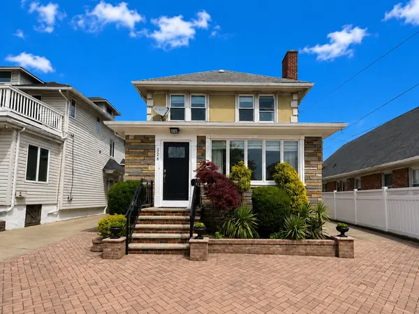526 Beach 132nd St, Rockaway Park, NY 11694-1414
