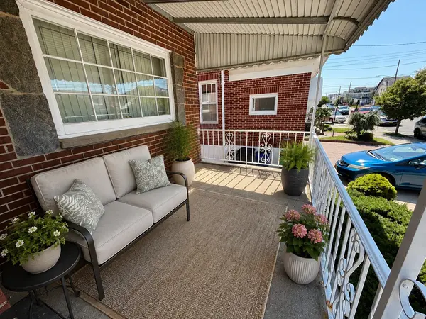 430 Beach 136th St, Rockaway Park, NY 11694-1326