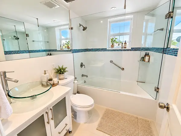 233 Beach 148th St, Rockaway Park, NY 11694-1018