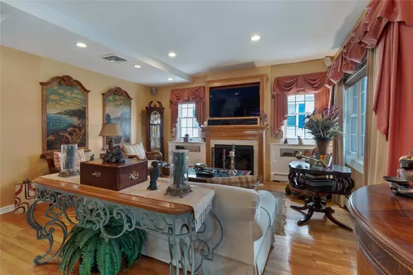 156 Beach 135th ST, Belle Harbor, NY 11694