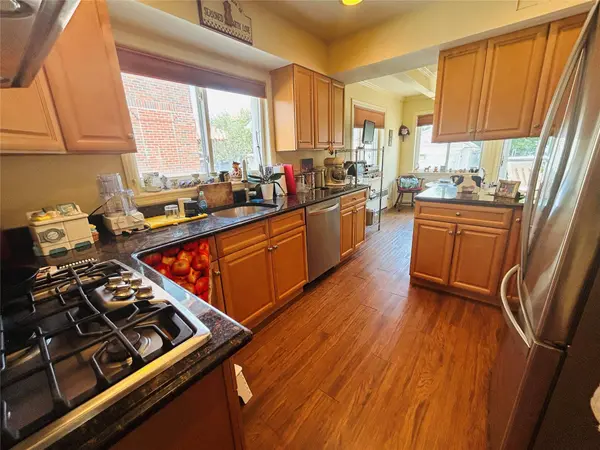 14411 Newport AVE, Belle Harbor, NY 11694