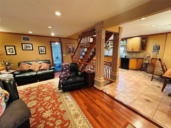 428 Beach 131st ST, Belle Harbor, NY 11694