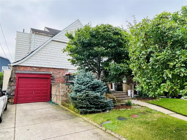 428 Beach 131st ST, Belle Harbor, NY 11694