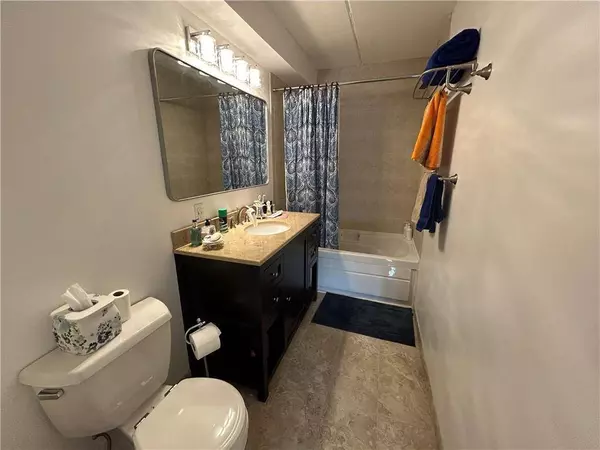 136 Beach 117th Street ST #4J, Rockaway Park, NY 11694