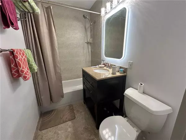 136 Beach 117th Street ST #4J, Rockaway Park, NY 11694