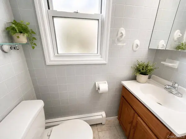 194 Beach 132nd ST, Belle Harbor, NY 11694