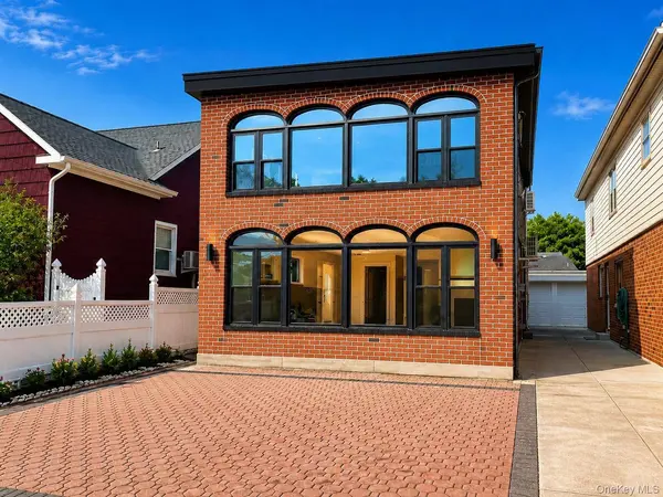 194 Beach 132nd ST, Belle Harbor, NY 11694