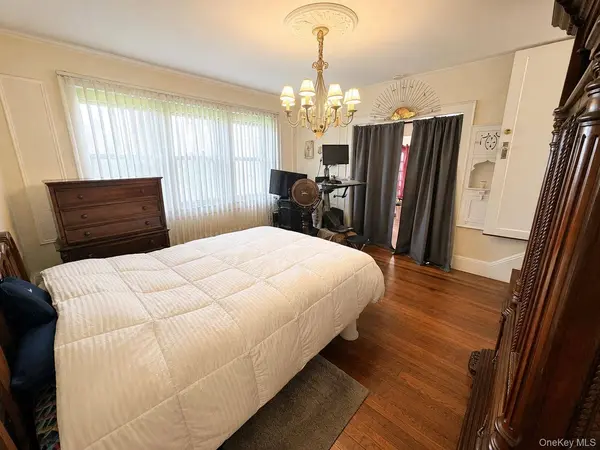 255 Beach 122nd ST, Rockaway Park, NY 11694
