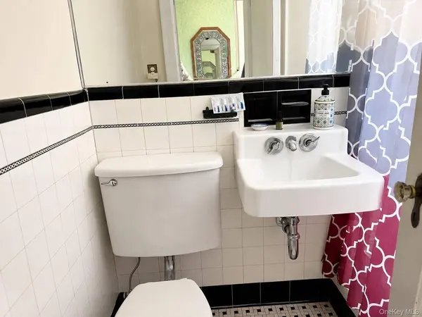 255 Beach 122nd ST, Rockaway Park, NY 11694
