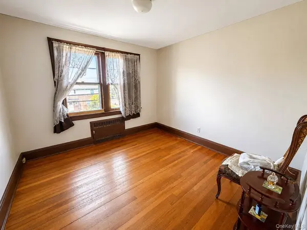255 Beach 122nd ST, Rockaway Park, NY 11694