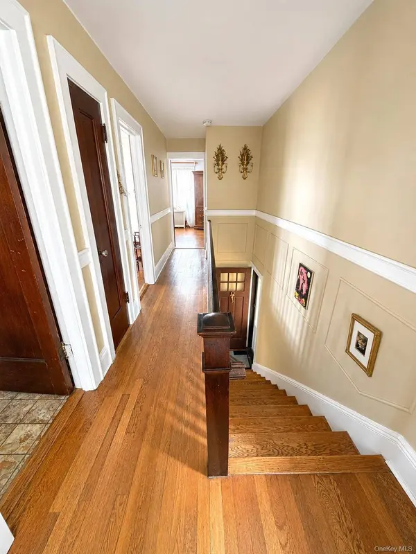 255 Beach 122nd ST, Rockaway Park, NY 11694