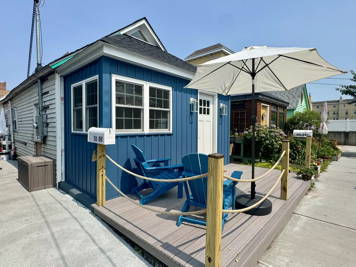 Rockaway Park, NY 11694,100-09 Rockaway Beach Blvd #2