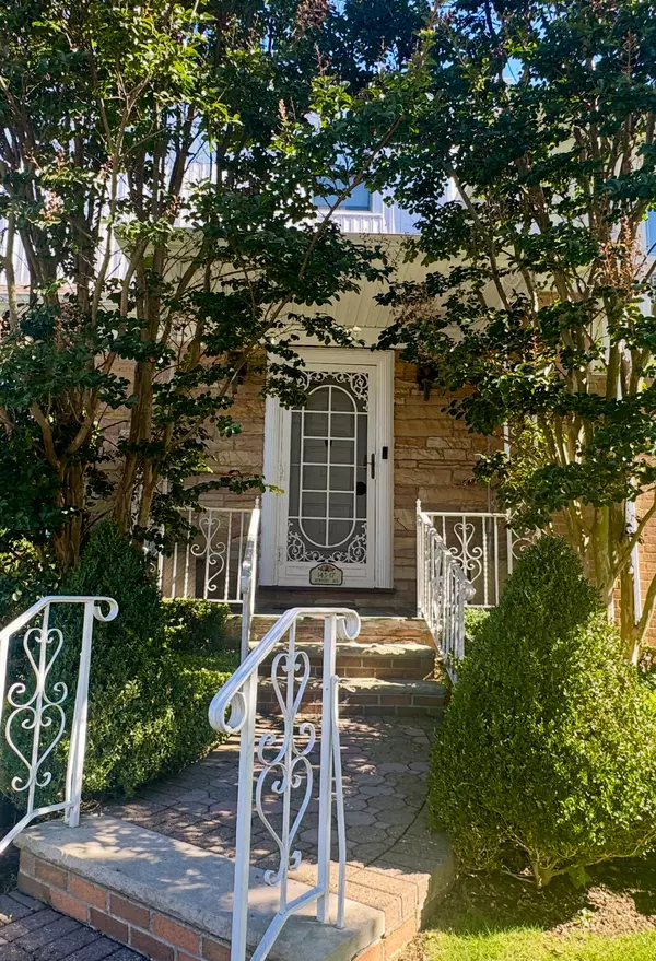 Rockaway Park, NY 11694,143-17 Newport Ave