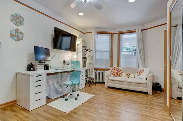 Rockaway Park, NY 11694-1977,250 Beach 119th St #1