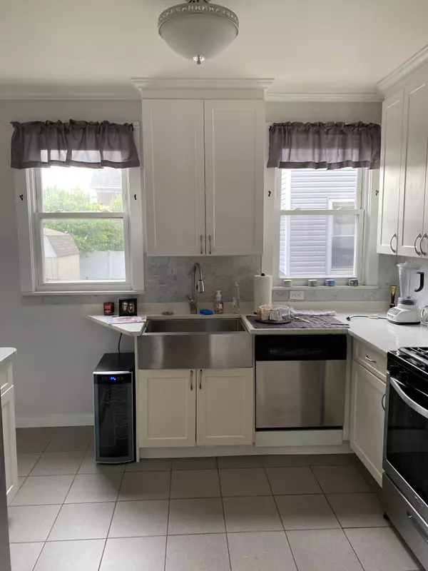 Rockaway Park, NY 11694-2034,181 Beach 118th St #2