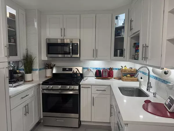 Rockaway Park, NY 11694-1908,133 Beach 120th St #3A