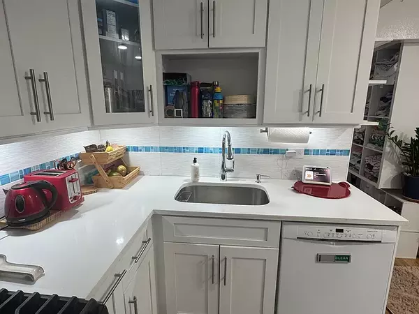 Rockaway Park, NY 11694-1908,133 Beach 120th St #3A