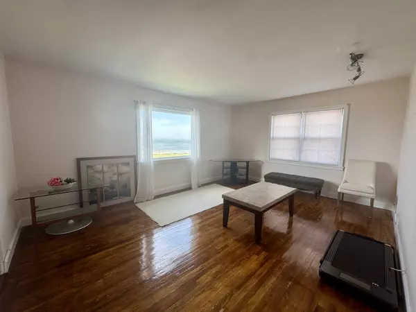Rockaway Park, NY 11694,127-05 Beach Channel Dr #upper
