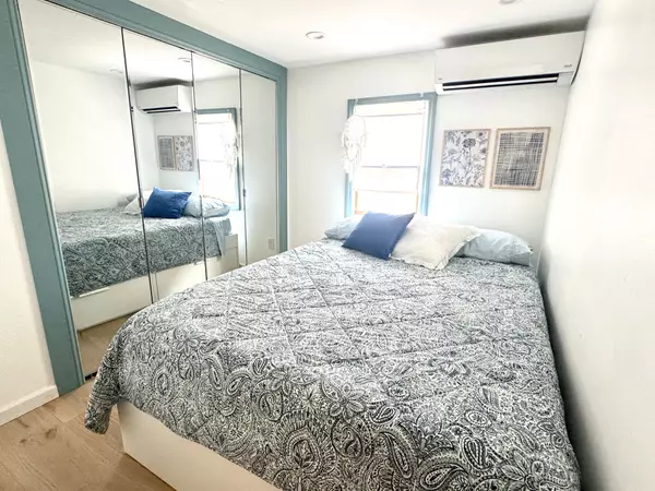 Rockaway Park, NY 11694,100-09 Rockaway Beach Blvd #2