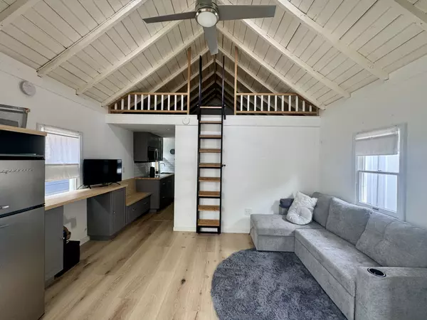Rockaway Park, NY 11694,100-09 Rockaway Beach Blvd #2