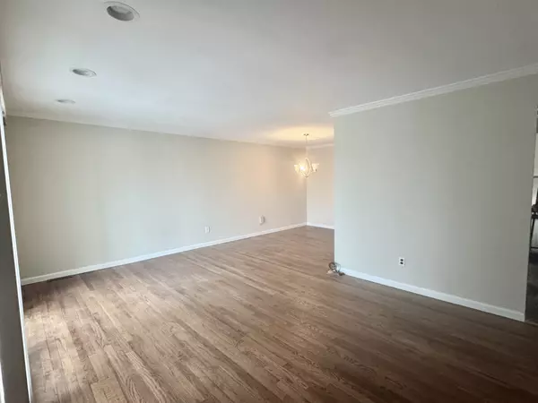 Rockaway Park, NY 11694-1841,253 Beach 124th St #2